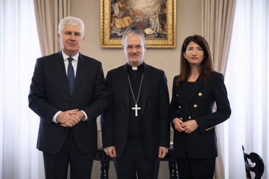 Zamjenik predsjedavajućeg Doma naroda dr. Dragan Čović i zastupnica u Zastupničkom domu PSBiH Darijana Filipović sastali se sa zagrebačkim nadbiskupom